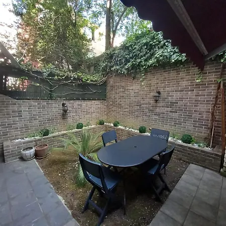 Cozy With Garden, 2 Bedroom And Very Close To Bosphorus Apartment *