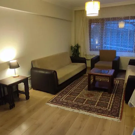 Apartment Cozy With Garden, 2 Bedroom And Very Close To Bosphorus